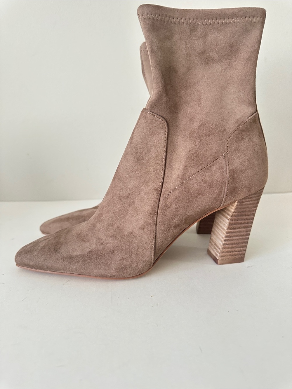 NEW Dolce Vita Lilo Taupe Suede Sock Pointed-Toe Ankle Women's Booties, Sz 10